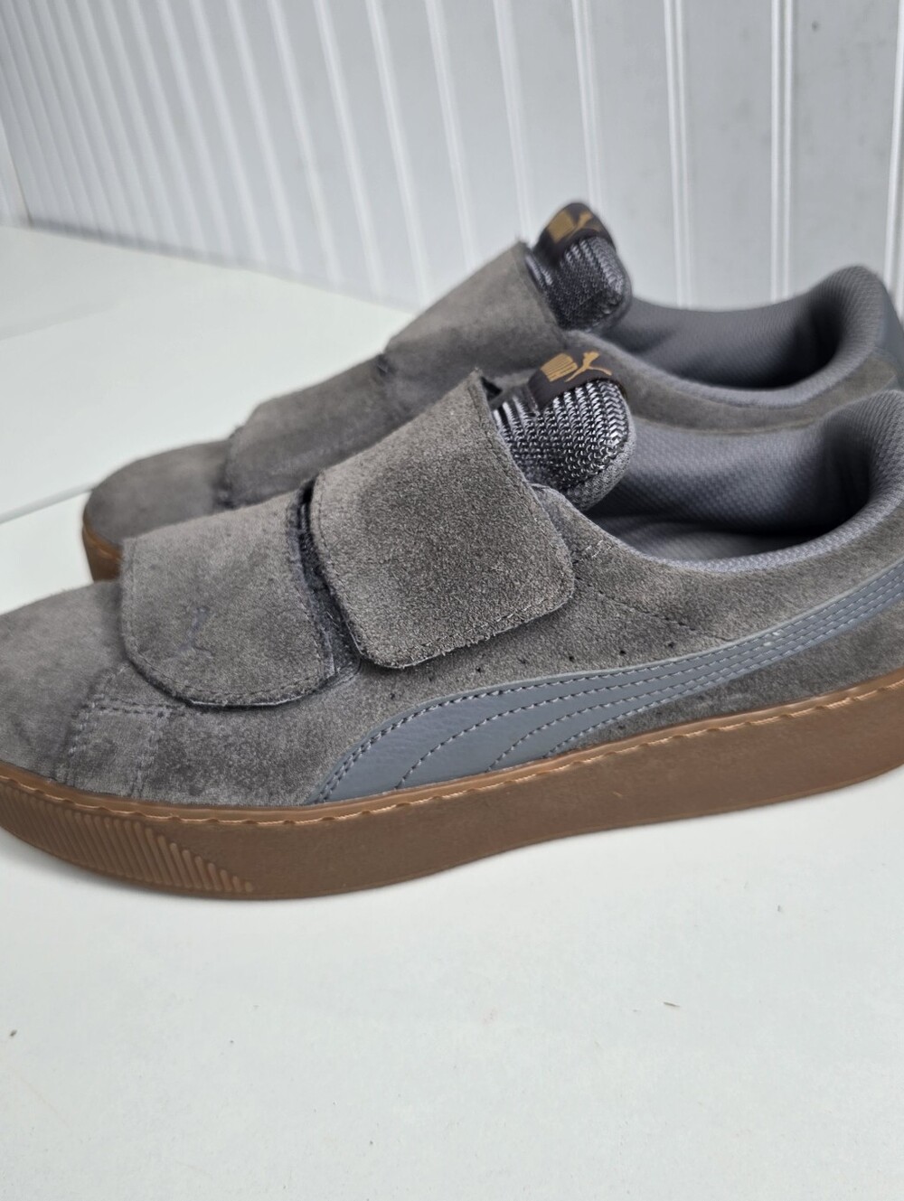PUMA Women's Vikky Platform Velcr0 Sneaker Suede us size 10  womens sv24